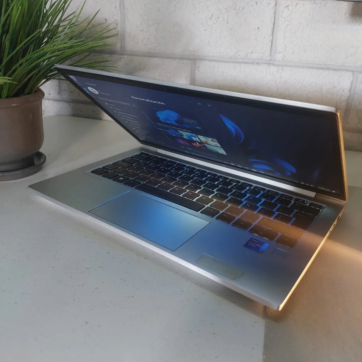 Laptop HP Elitebook 830 G8