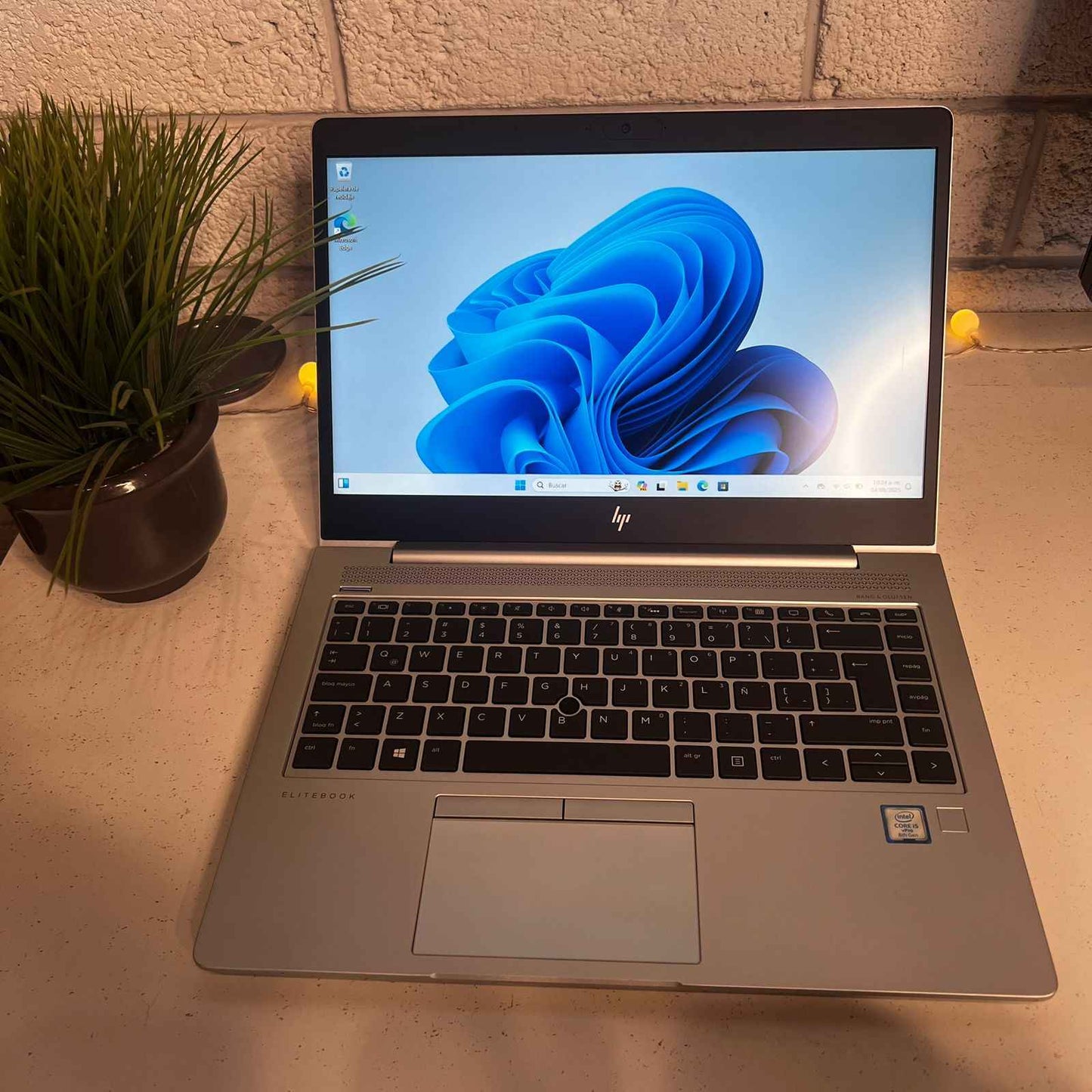 Laptop HP 830 G6