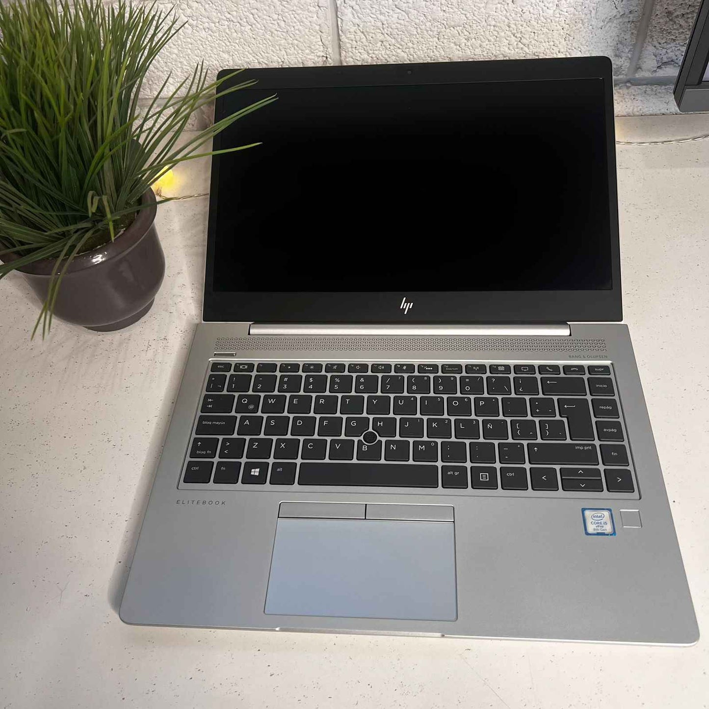 Laptop HP 830 G6