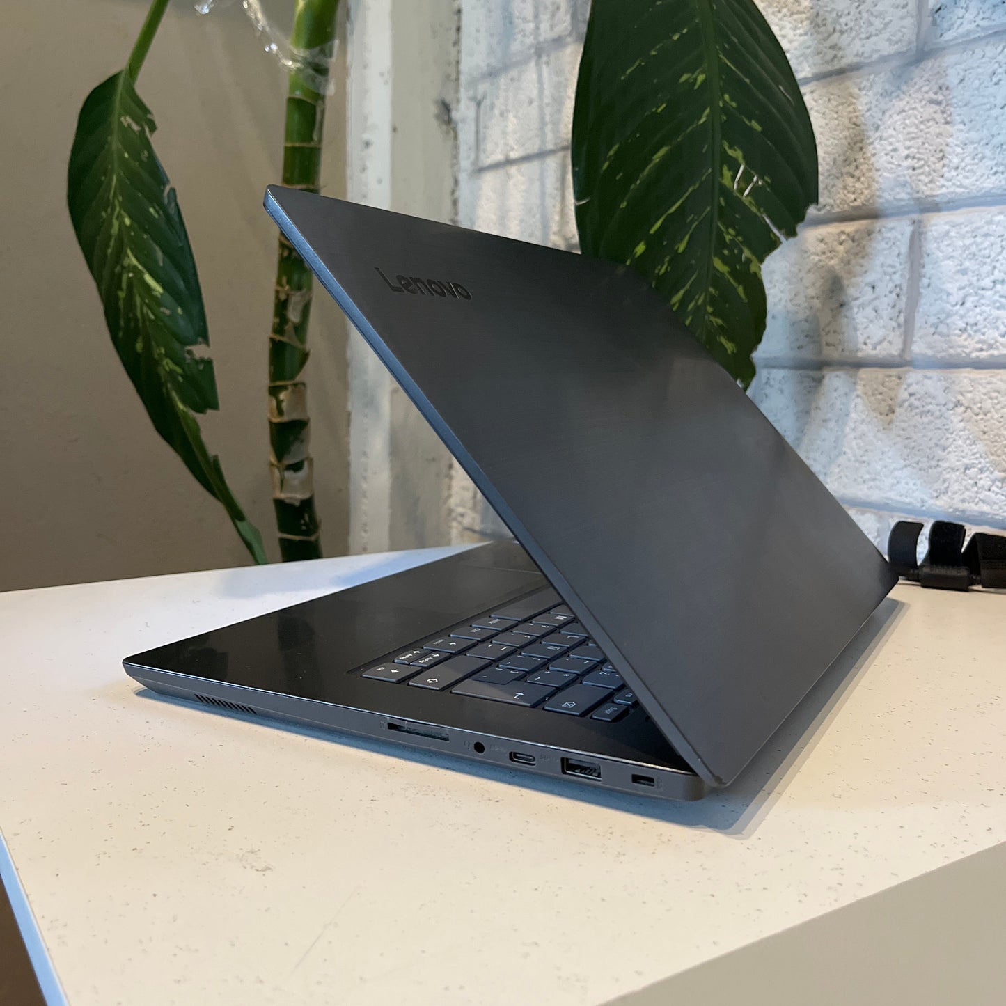 Laptop Lenovo V 330