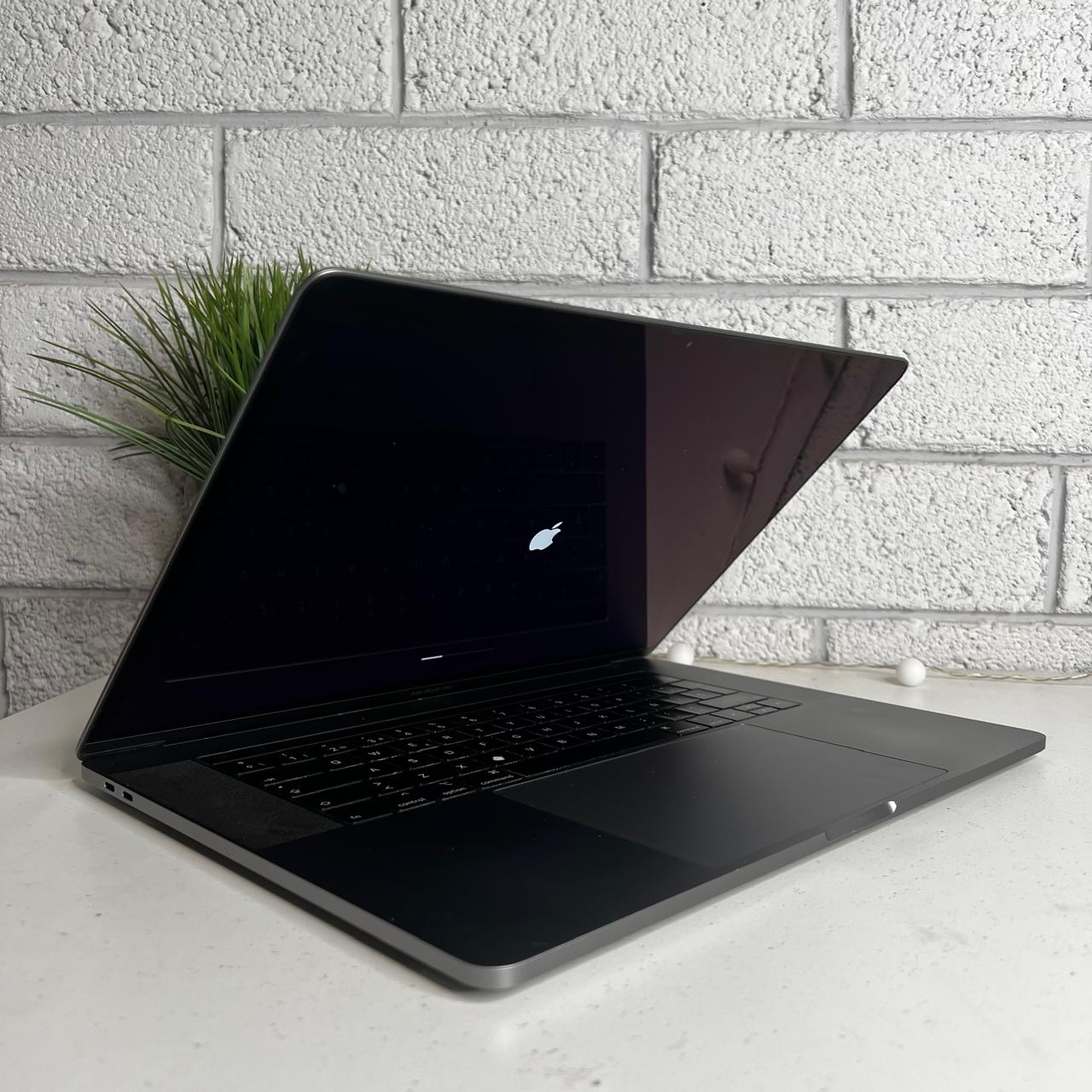 Laptop Macbook Pro A1990