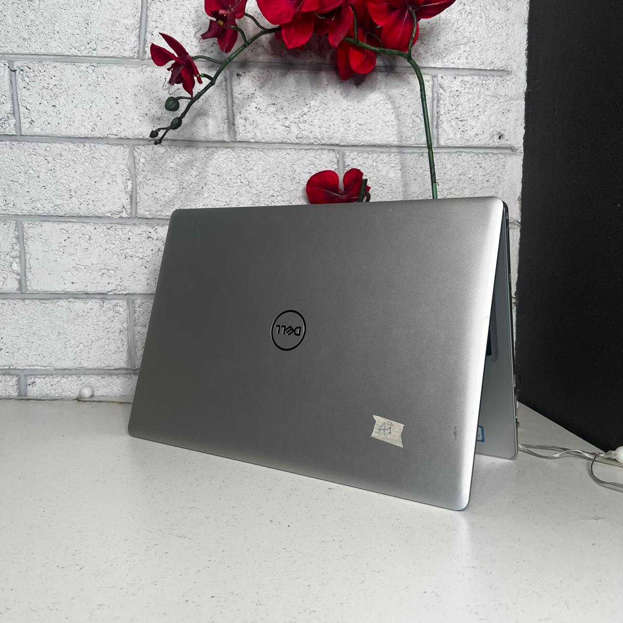 Laptop DELL Inspiron 5570