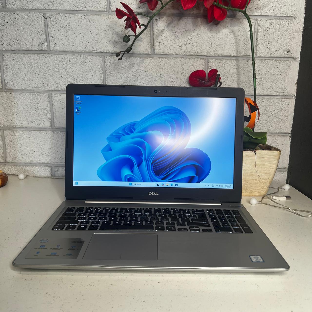 Laptop DELL Inspiron 5570