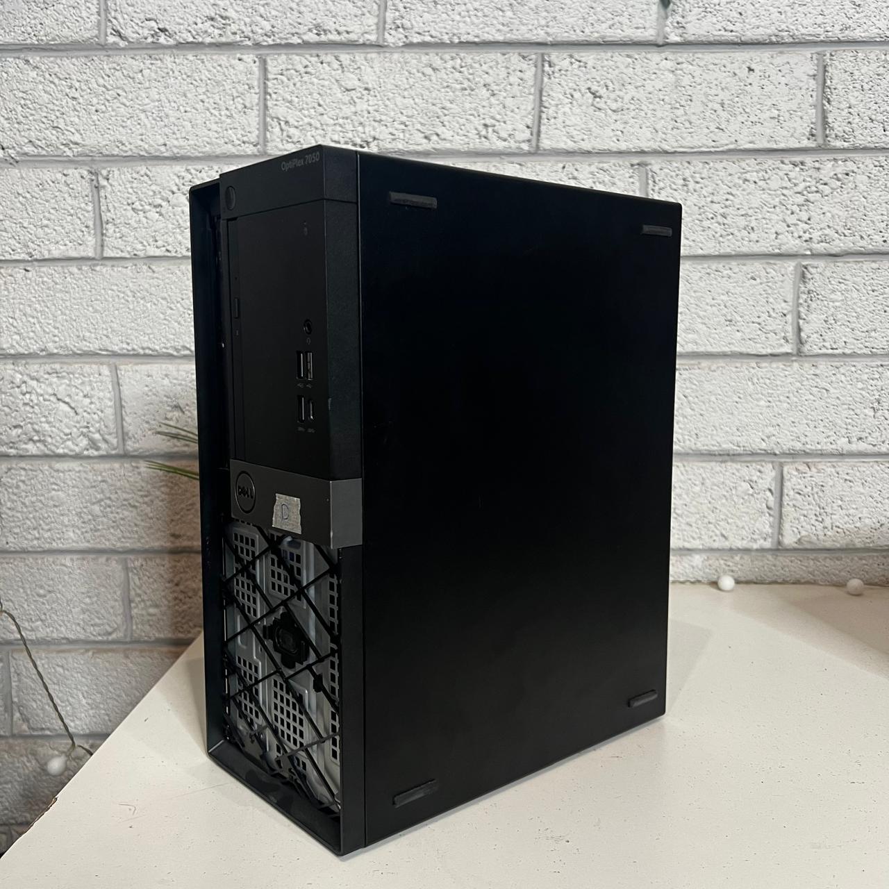 Computadora Dell Optiplex 7050