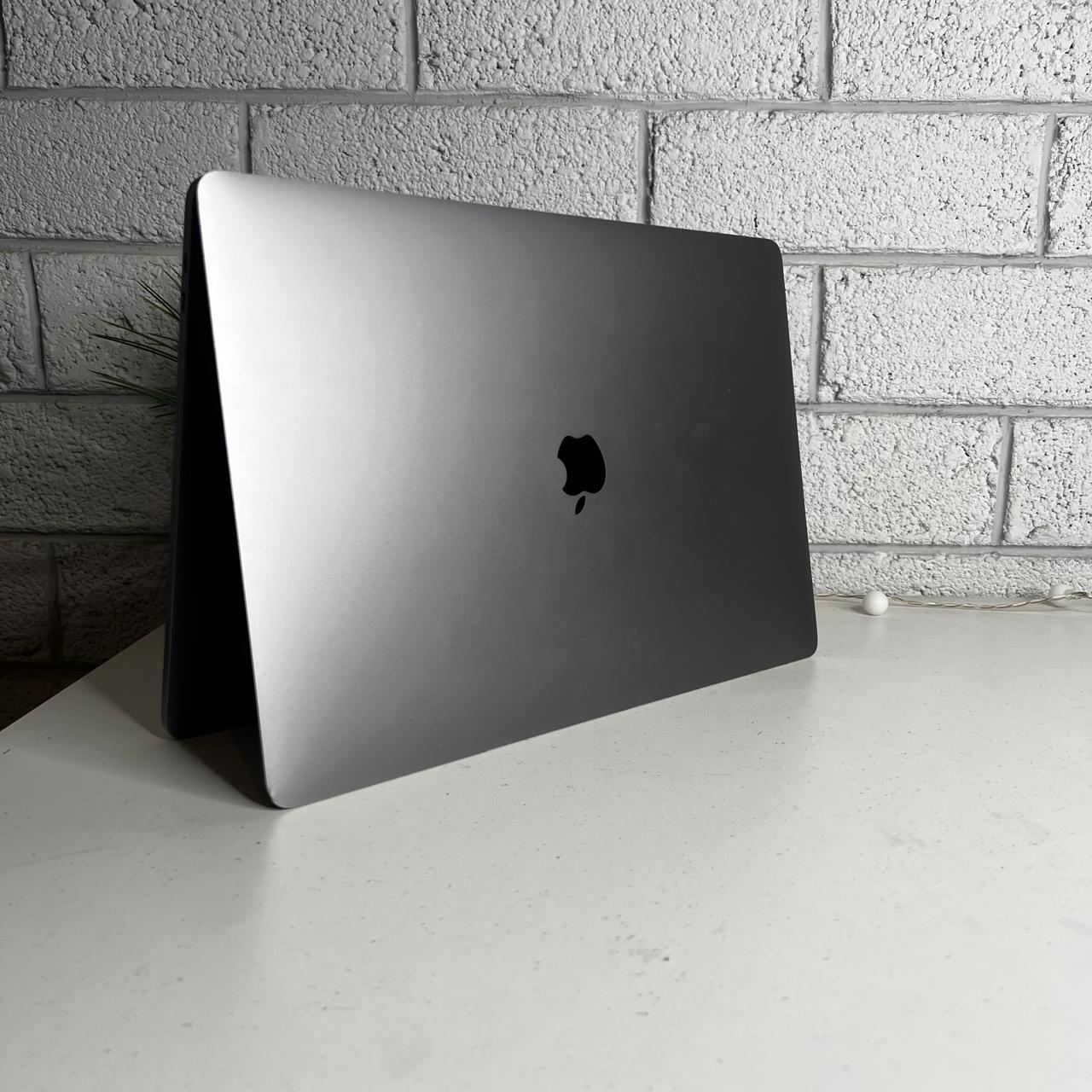 Apple MacBook Pro A2141