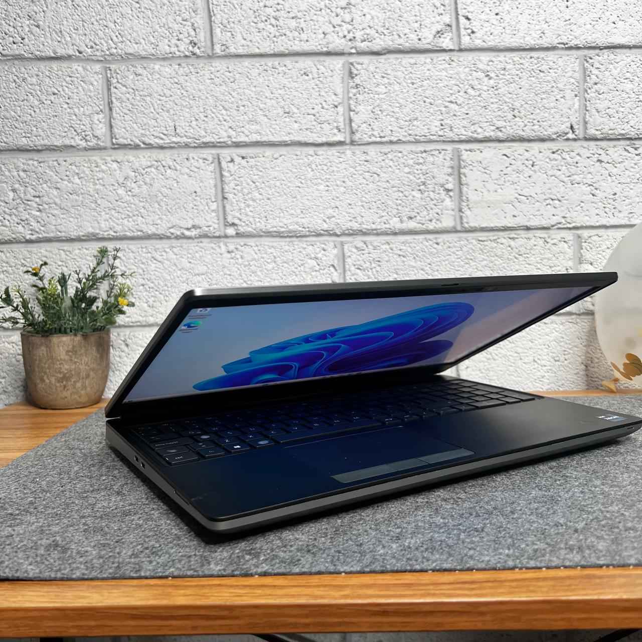 Laptop Workstation DELL Precision 7560