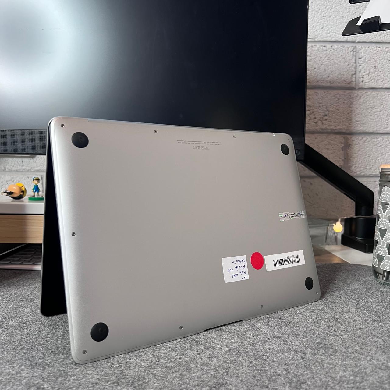 Apple Macbook Air A2337 Plateada