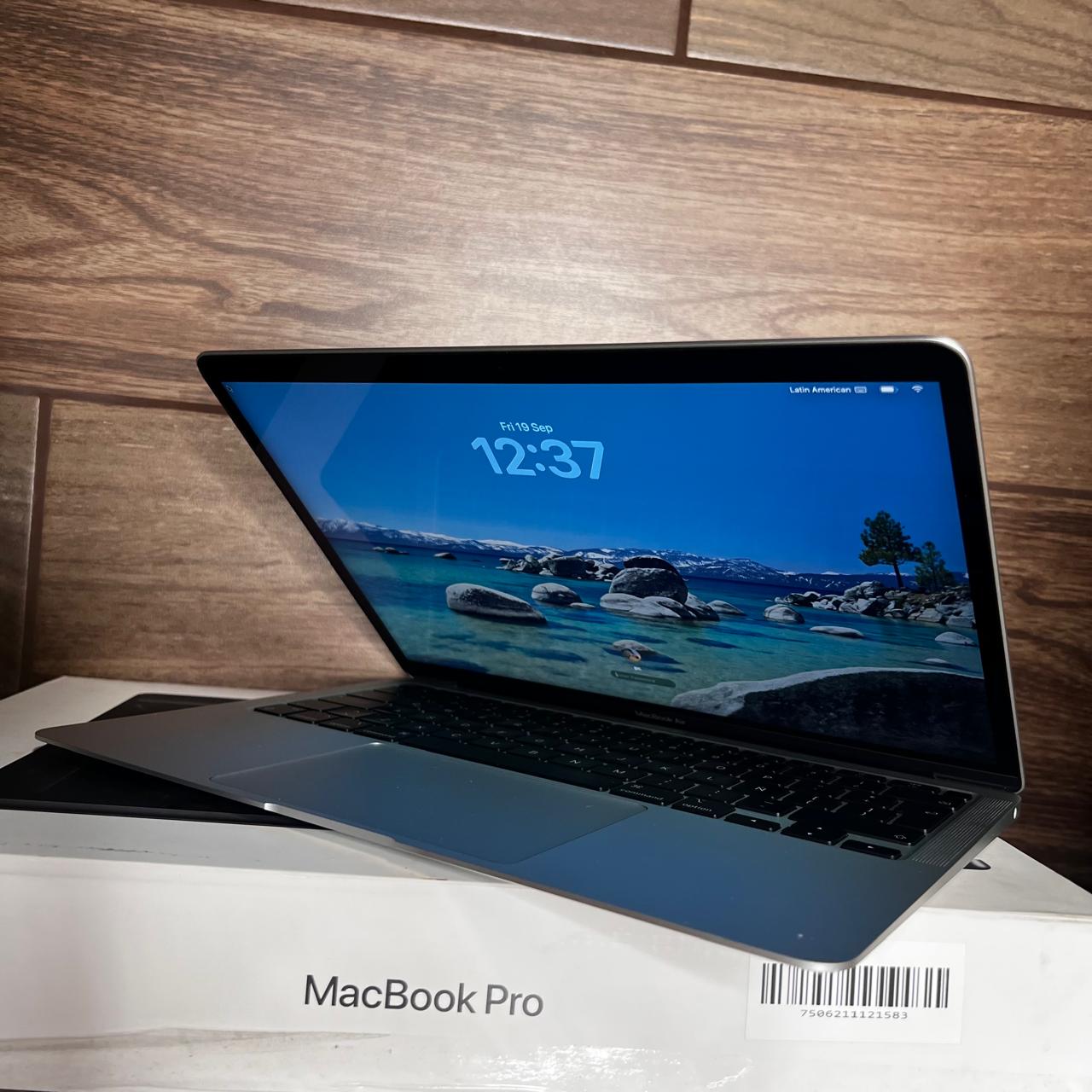 Apple Macbook Air A2337